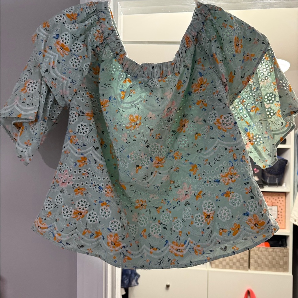 Green Puff Sleeve Ruffled Blouse